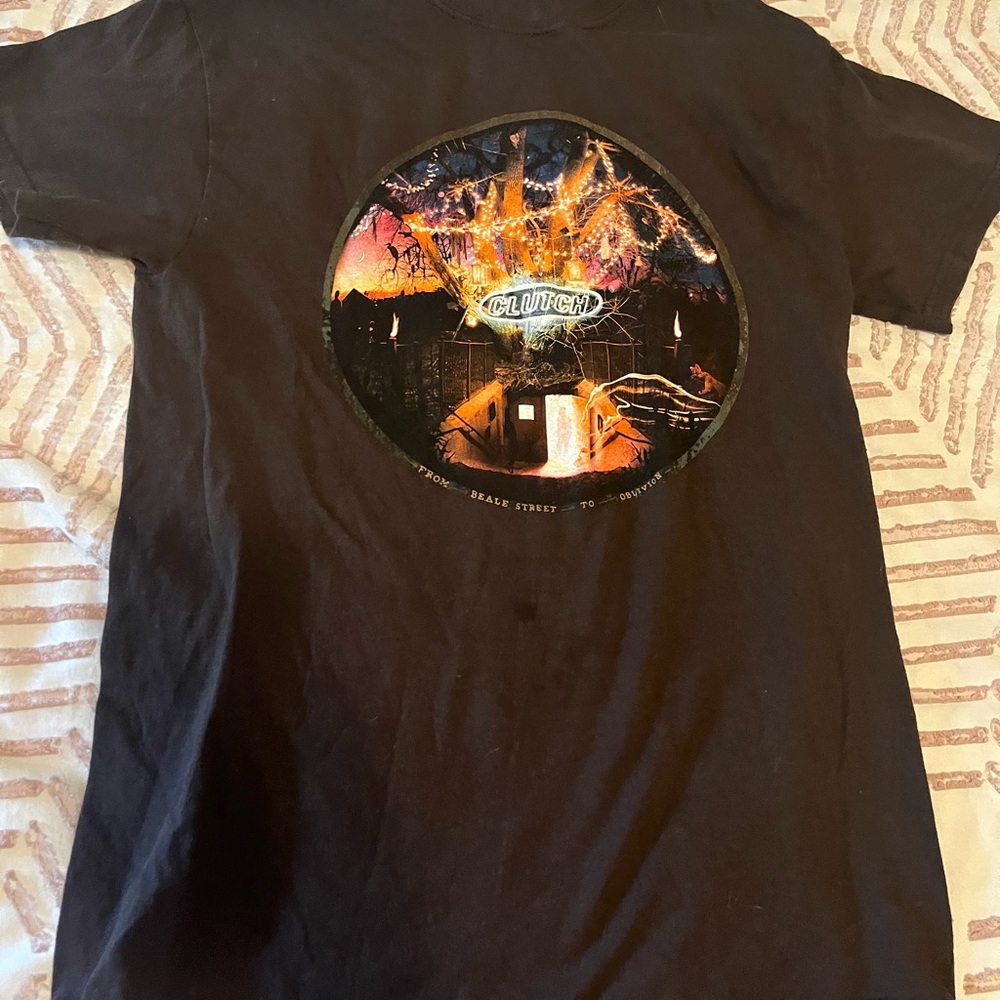Clutch band tee
